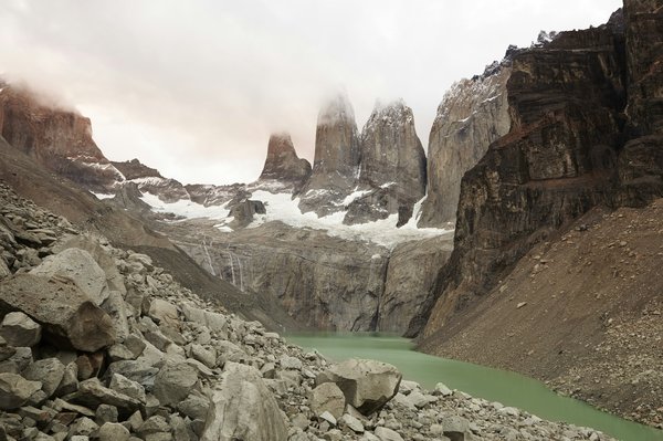Quels sont les critères pour trouver une maison de vacances en Patagonie avec des excursions en bateau et des ateliers de photographie de nature?